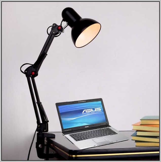 Лампа читать. Лампы обложка. Лампа Desk Lamp модель no: MT-3354. Светильник настольный на струбцине как Пиксар. Как красиво разложить настольные лампы в магазине.